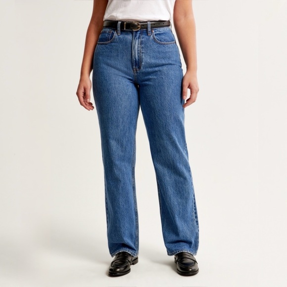 curve love high rise loose jean - Picture 2 of 10